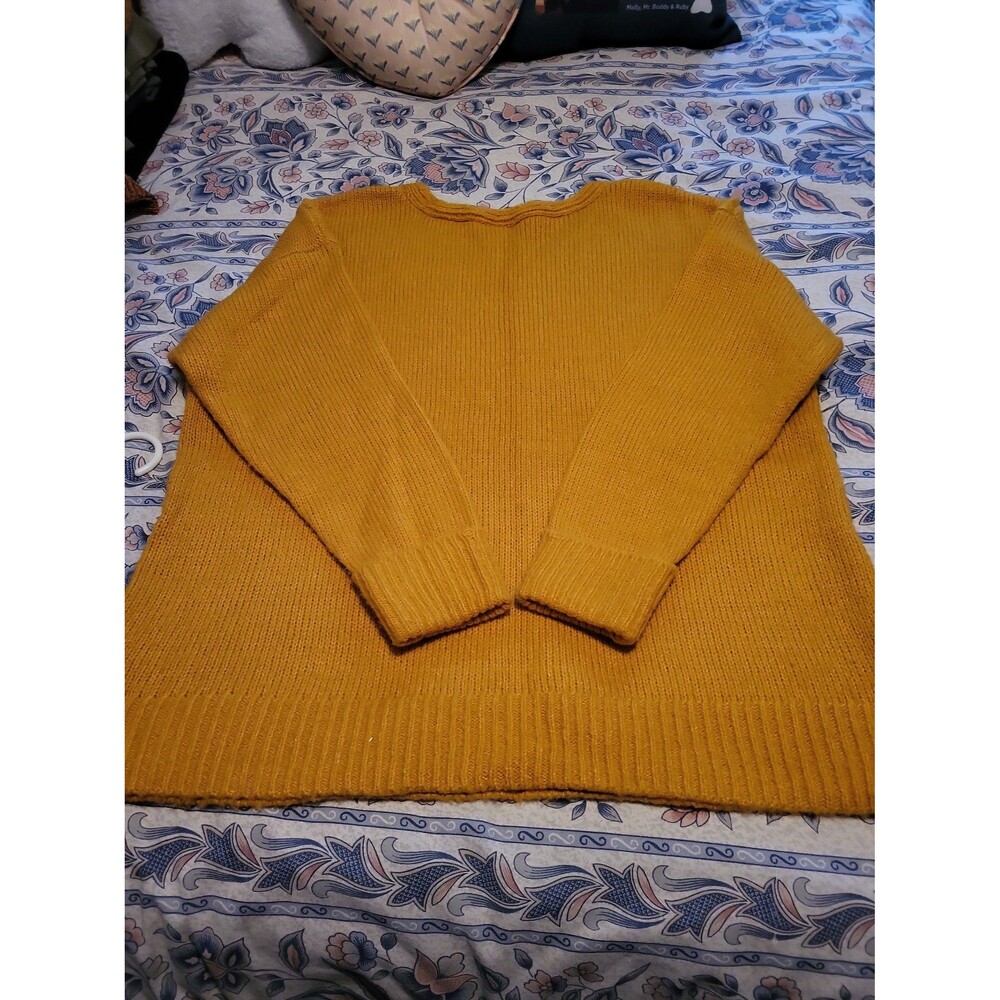 Sweater - Picture 3 of 3